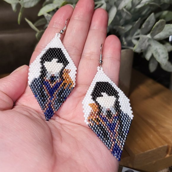 Handmade Goth Girl Wednesday With Its' Hand on Shoulder Beaded Earrings - Picture 9 of 10